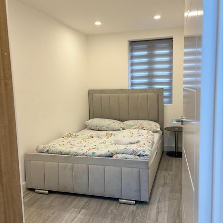 Newly Build 2Br Property With Free Parking High Wycombe Esterno foto