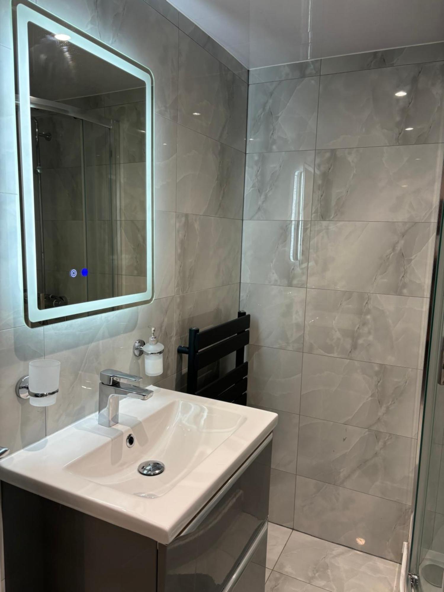 Newly Build 2Br Property With Free Parking High Wycombe Esterno foto