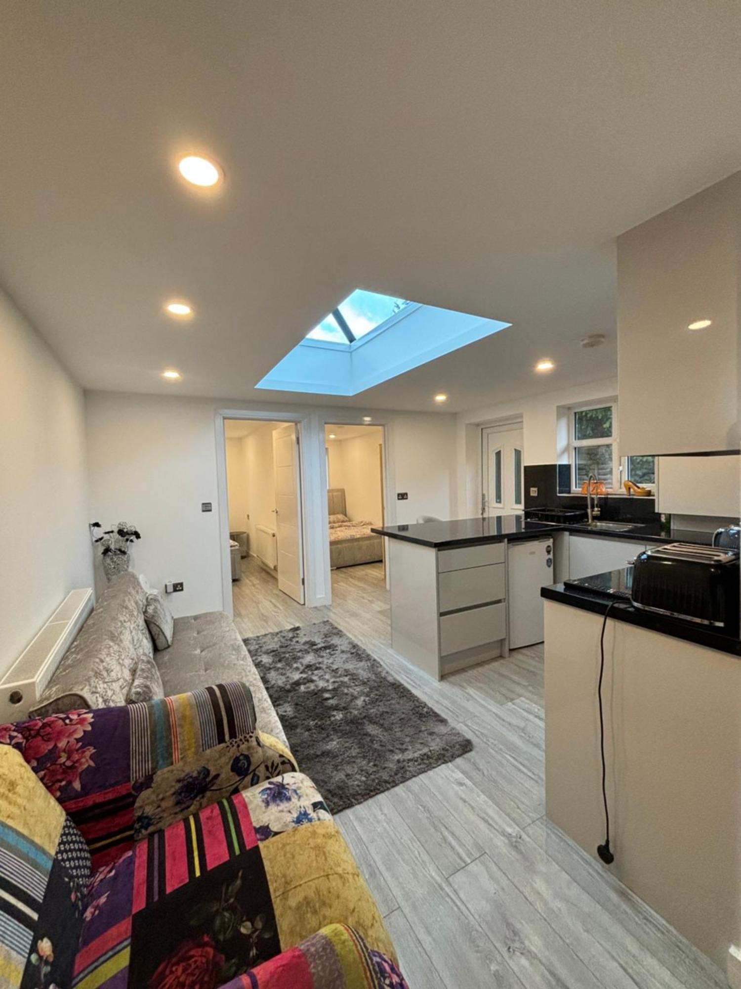 Newly Build 2Br Property With Free Parking High Wycombe Esterno foto