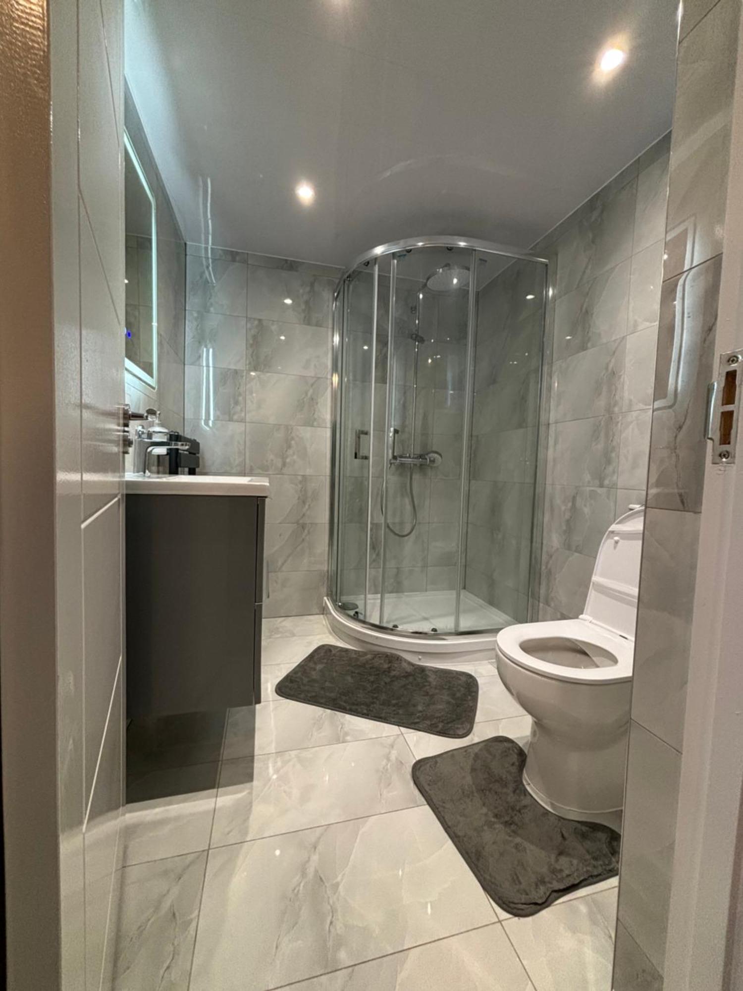 Newly Build 2Br Property With Free Parking High Wycombe Esterno foto