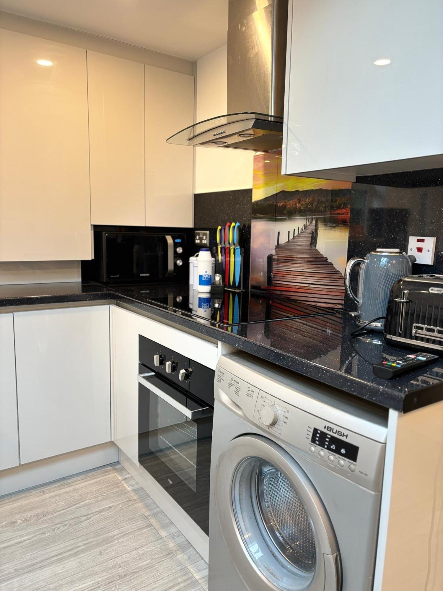 Newly Build 2Br Property With Free Parking High Wycombe Esterno foto
